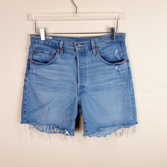 Levis Bermuda Jean Light Wash Shorts Size 31 - Picture 1 of 6
